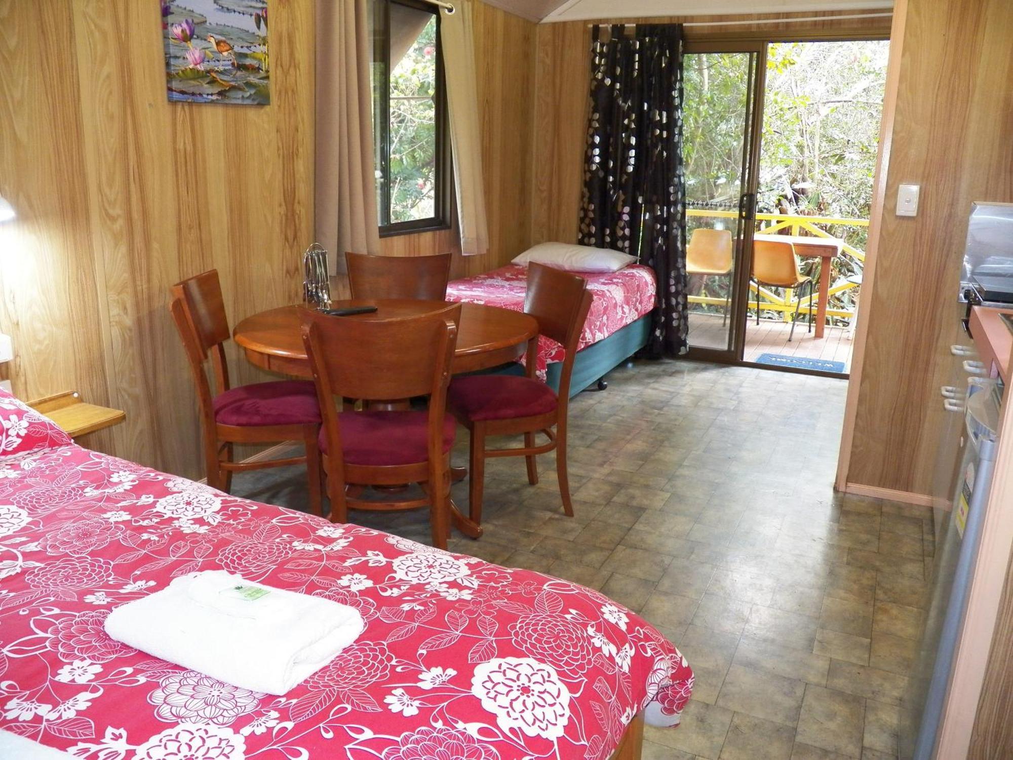 Lake Eacham Tourist Park & Cabins Habitación foto
