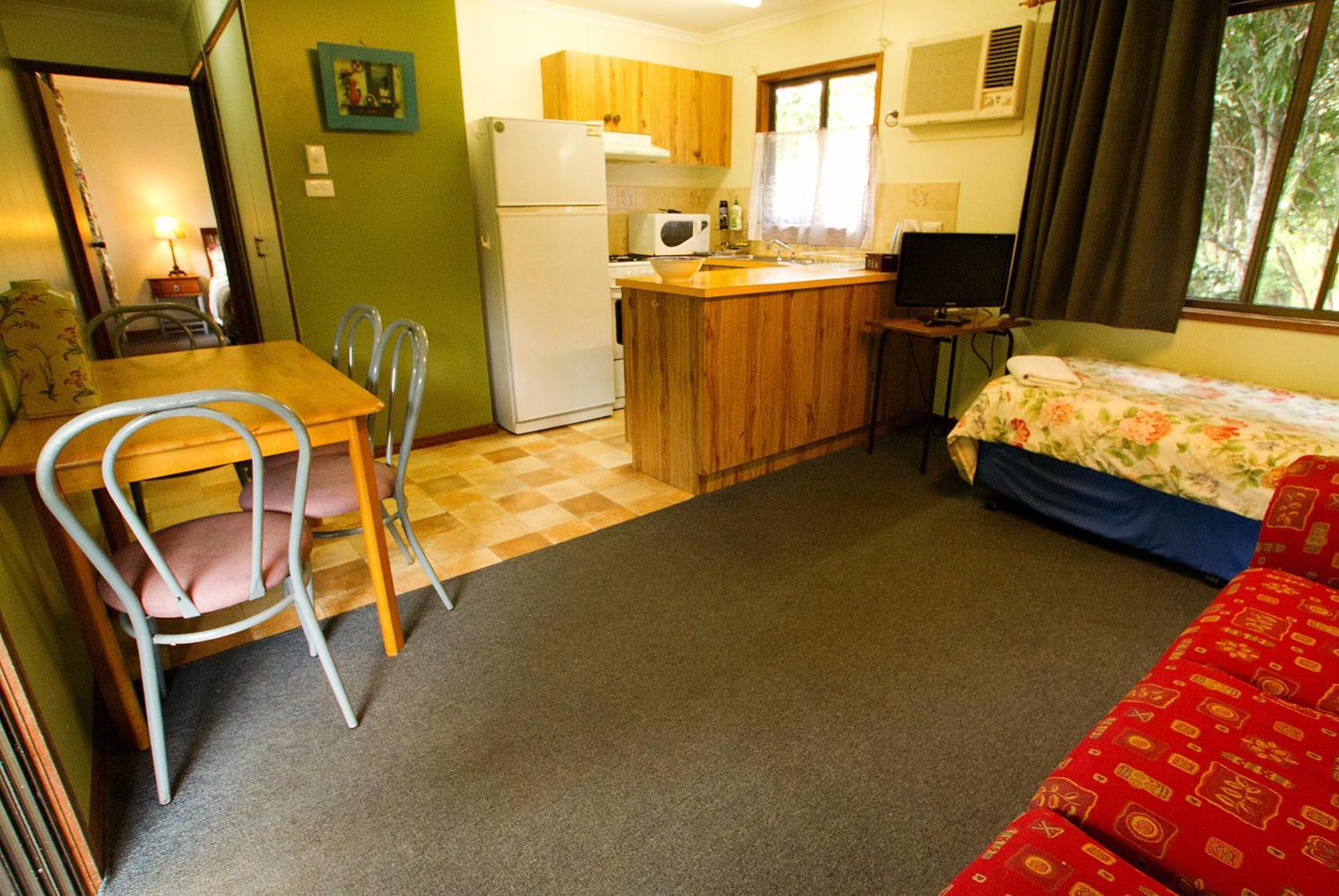 Lake Eacham Tourist Park & Cabins Habitación foto